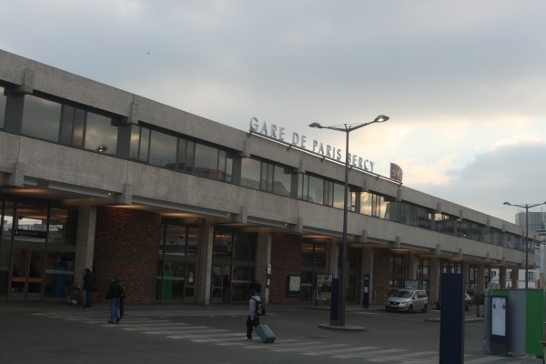 image paris bercy train station entrance