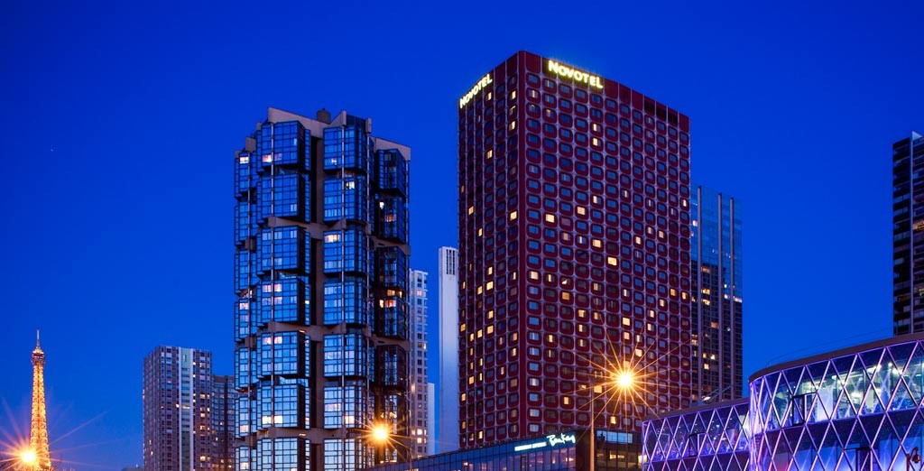 picture Novotel Paris Tour Eiffel de nuit